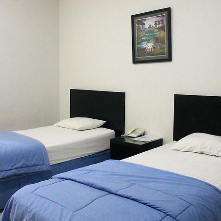 Carica Homestay Surabaya Eksteriør bilde