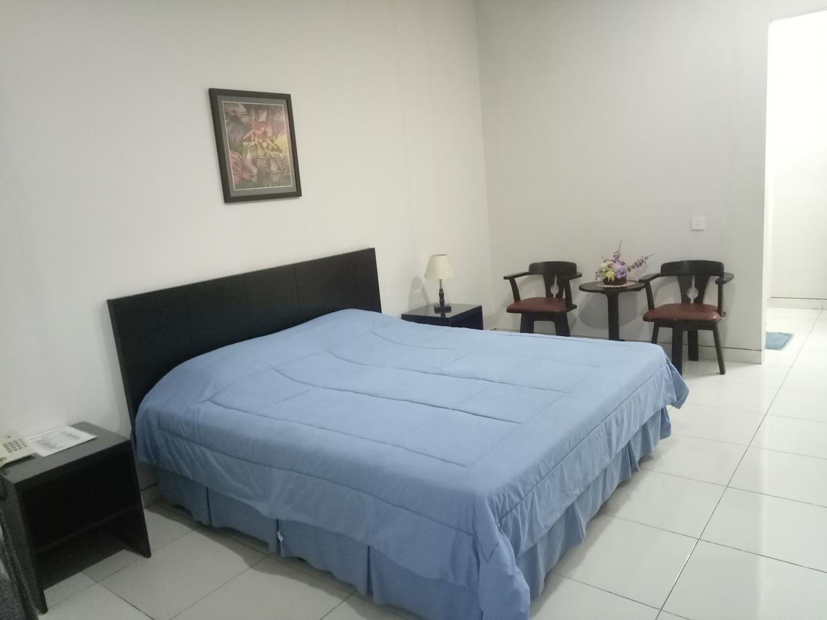 Carica Homestay Surabaya Eksteriør bilde