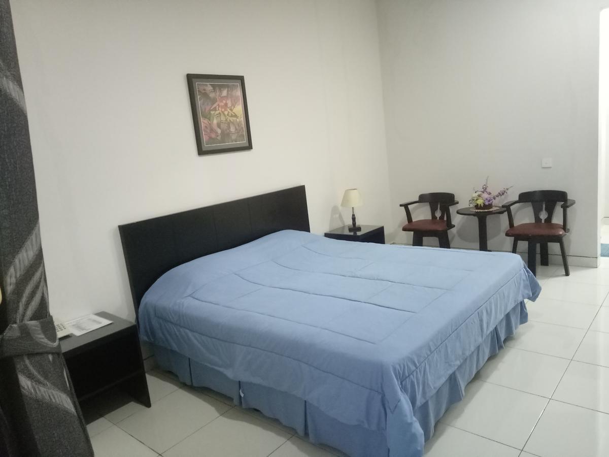 Carica Homestay Surabaya Eksteriør bilde